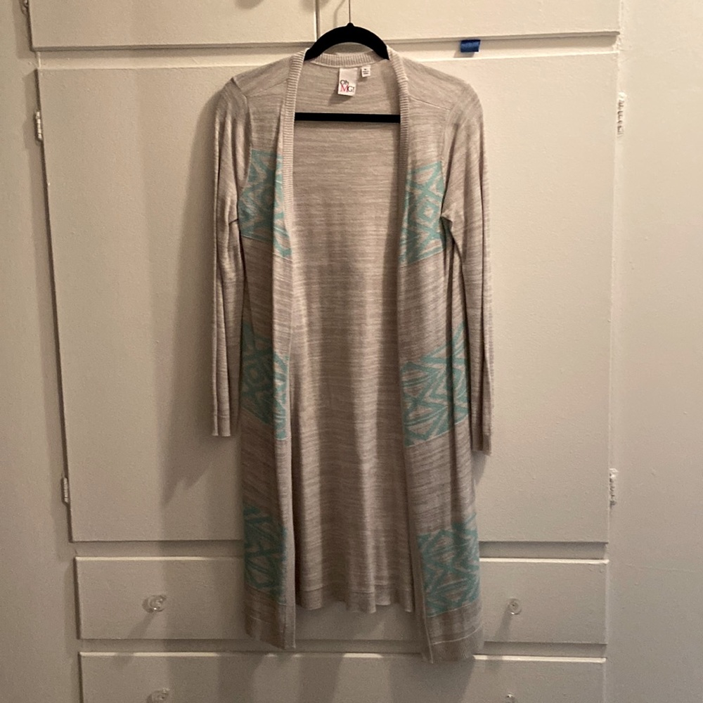 Oh MG! Size medium cardigan split on the sides